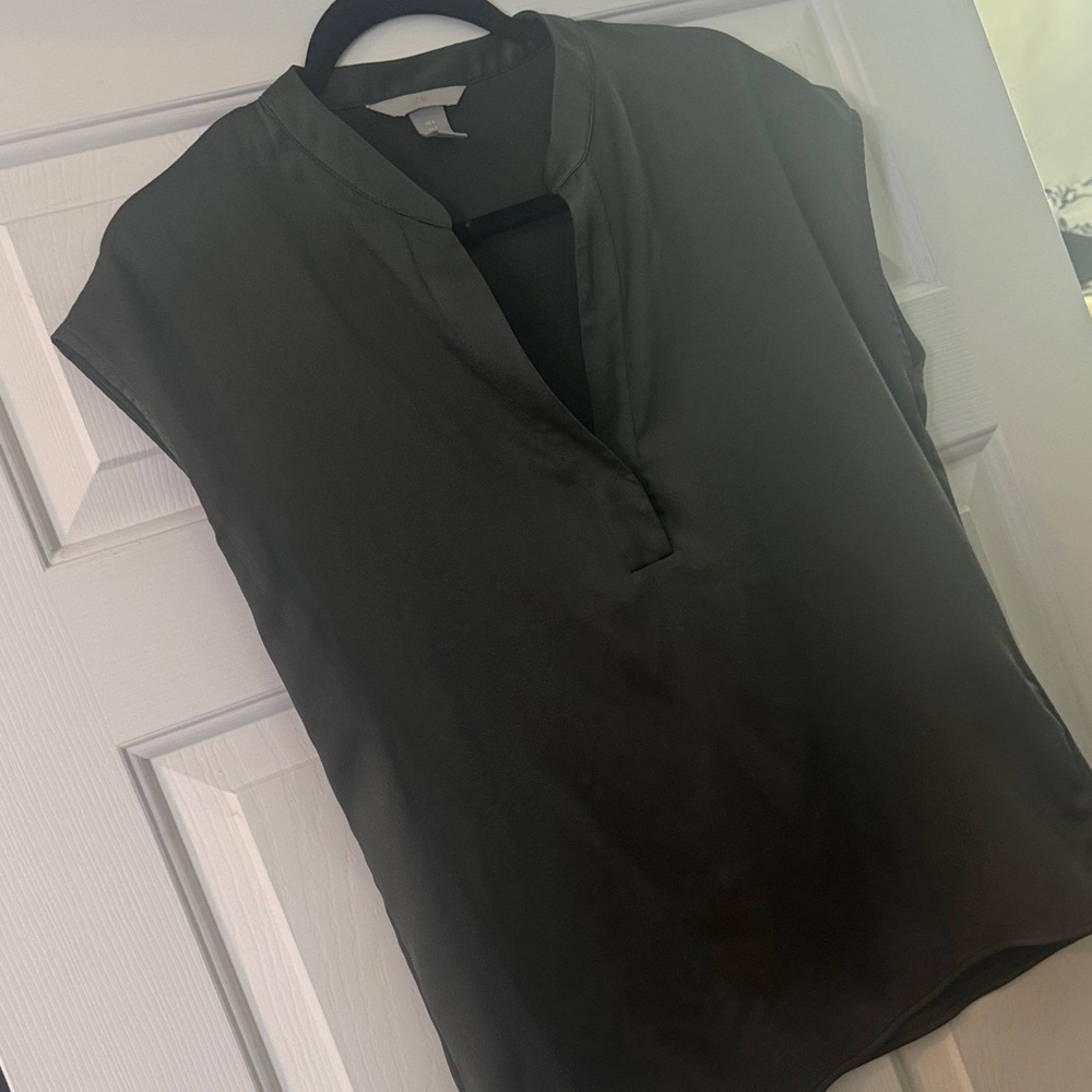 H&M size small dark green dress shirt